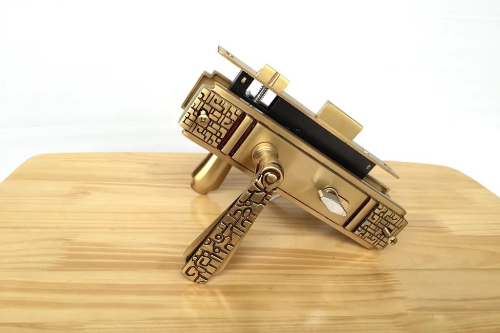 Ảnh khóa việt tiệp 04277 làm bằng đồng, lắp cho cửa thông phòng