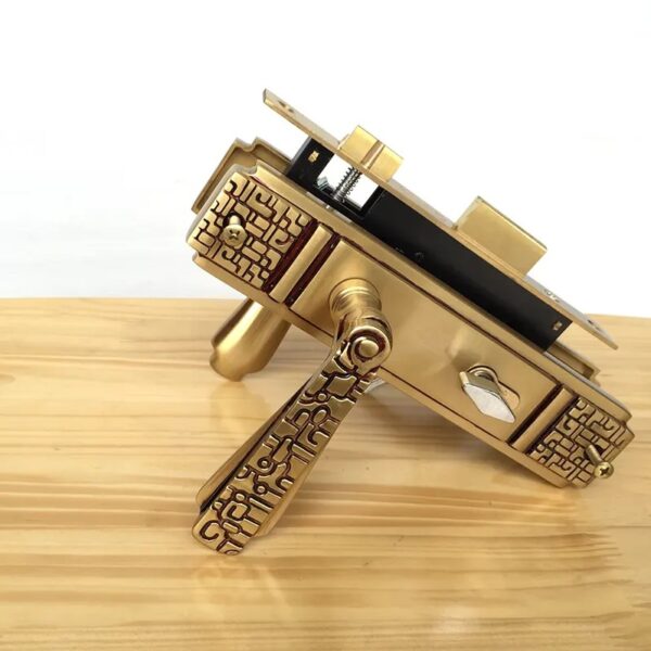 Ảnh khóa việt tiệp 04277 làm bằng đồng, lắp cho cửa thông phòng