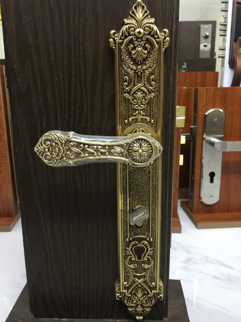 Ảnh thật Khóa việt tiệp 04296