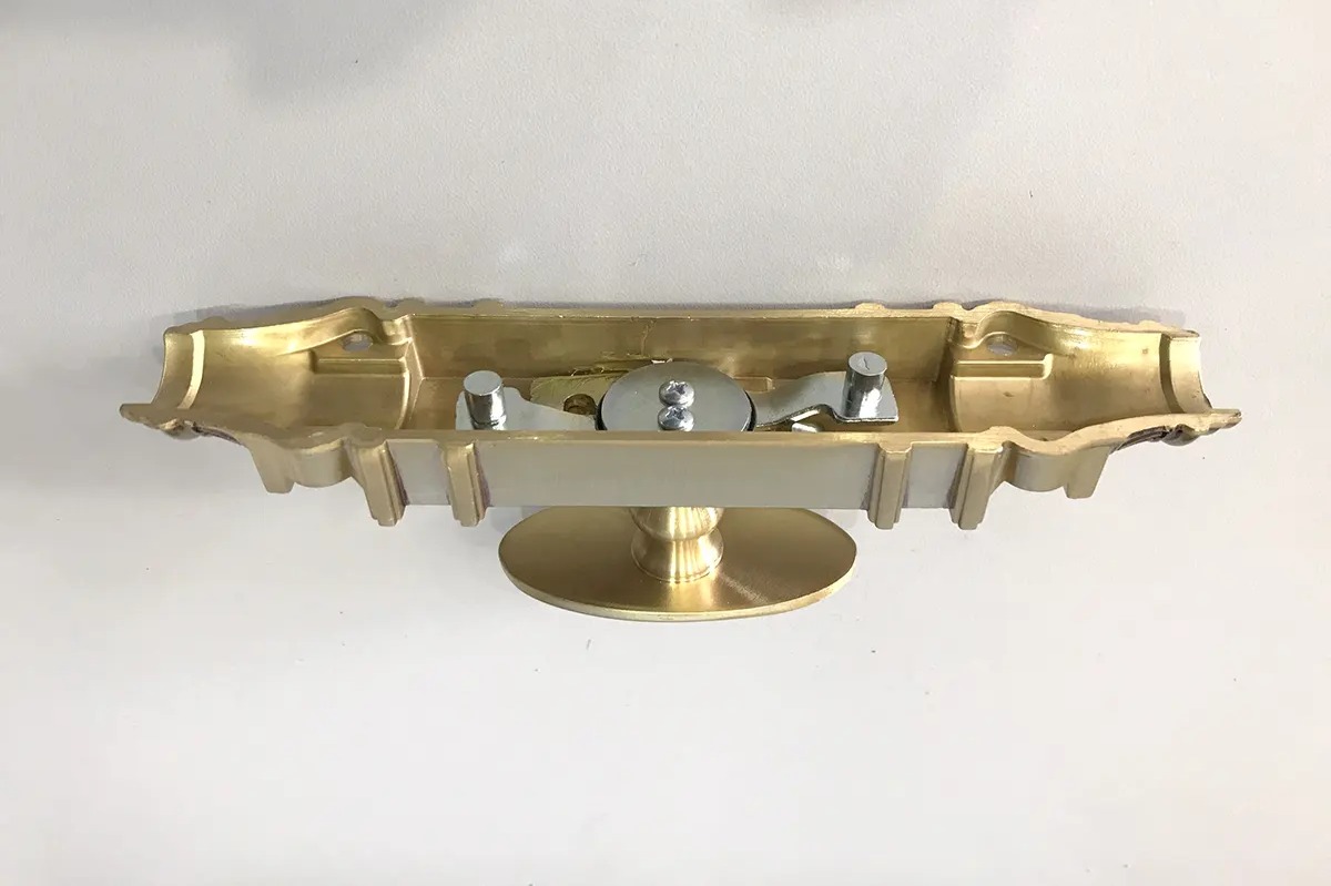Clemon Việt Tiệp 09962 làm bằng đồng, lắp cửa chính