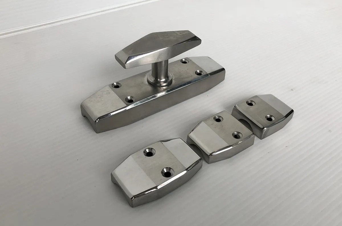 Clemon 09592 làm bằng inox, có thể lắp cửa chính, cửa sổ