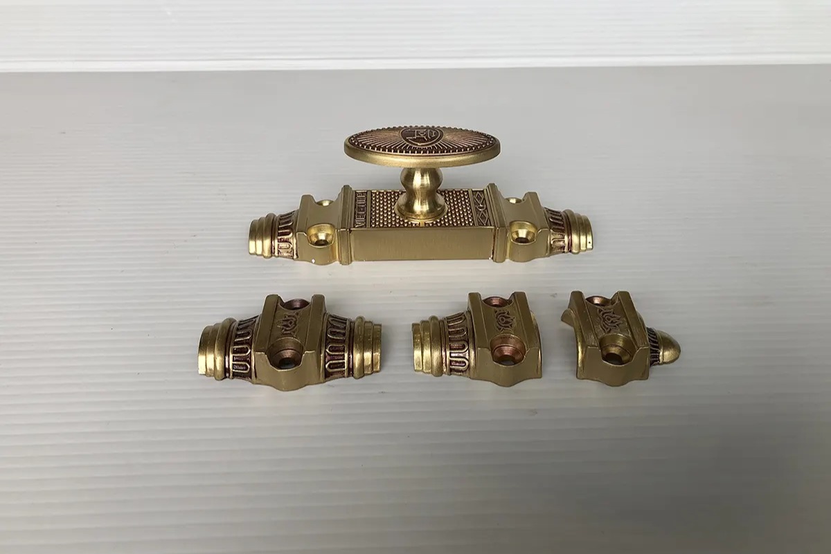 Clemon Việt Tiệp 09961 làm bằng đồng, lắp cửa sổ