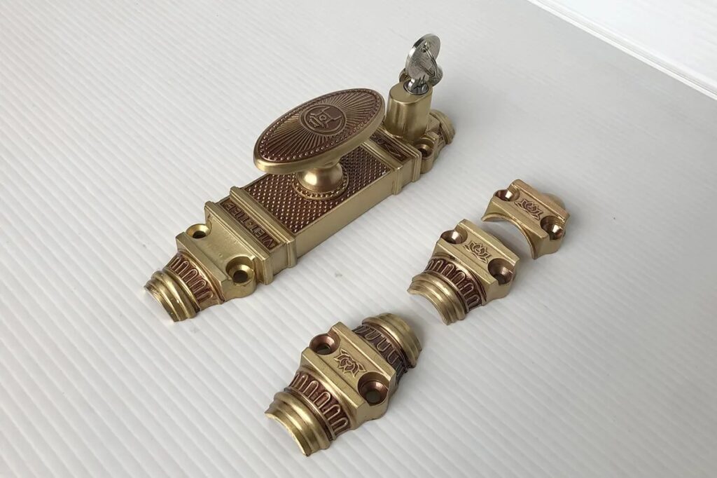 Clemon Việt Tiệp 09960 làm bằng đồng, có khóa đảm bảo an toàn tuyệt đối