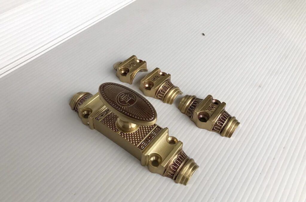 Clemon Việt Tiệp 09961 làm bằng đồng, lắp cửa sổ