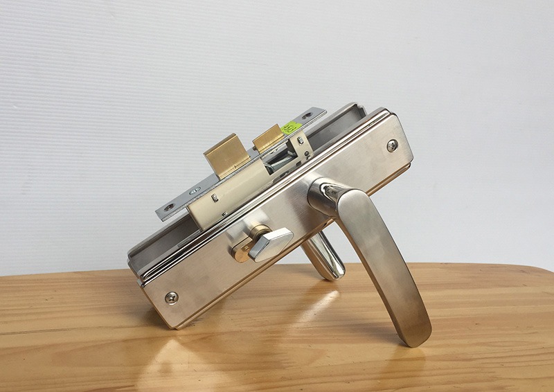Khóa việt tiệp 04513 thực tế