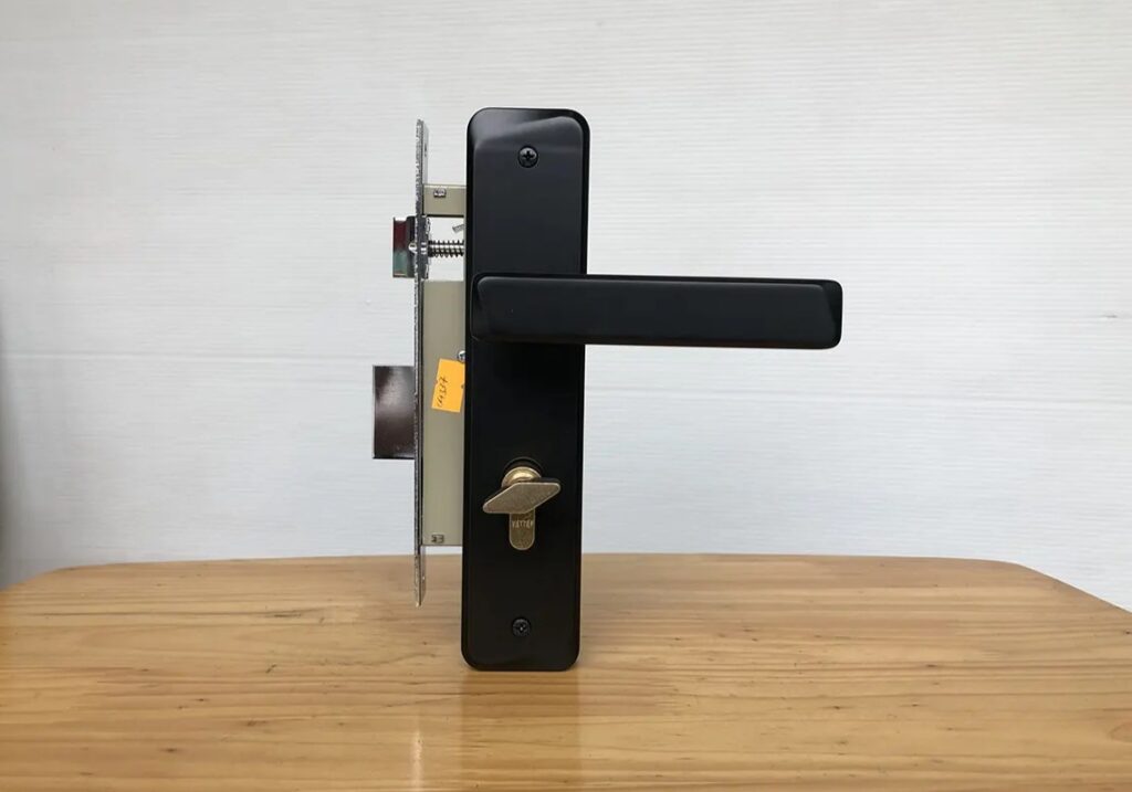 Khóa cửa thông phòng Việt Tiệp 04337, chất liệu hợp kim, mạ màu đen hiện đại, lắp cửa thông phòng, vệ sinh