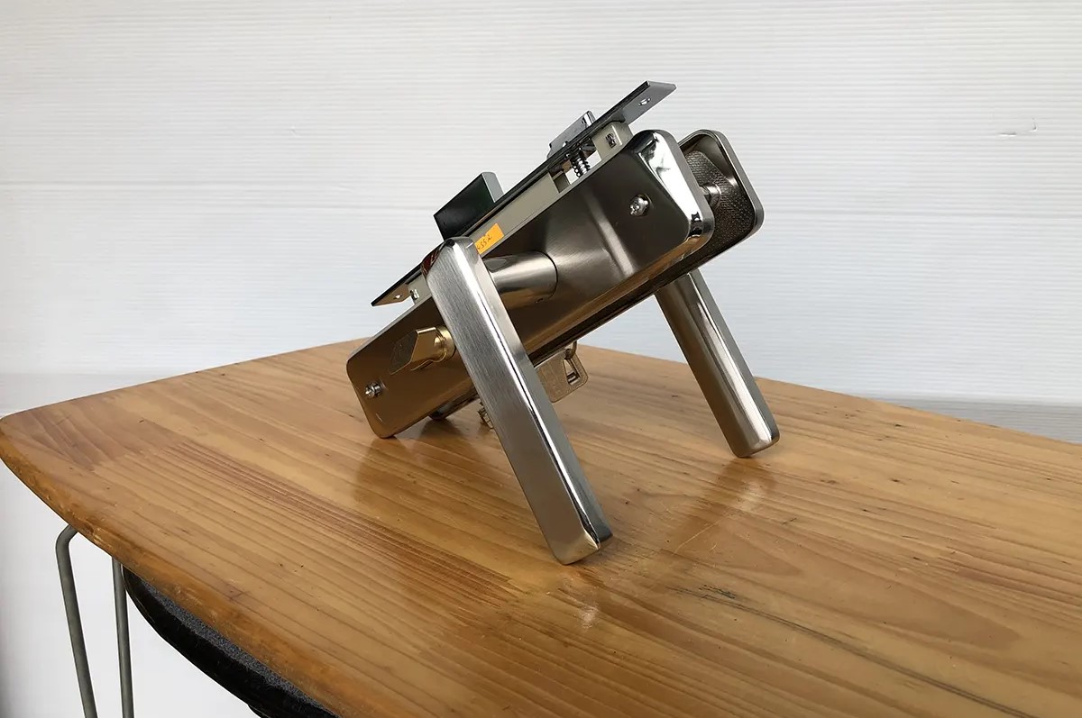 Khóa Việt Tiệp 04332 lắp cửa thông phòng, vệ sinh, chất liệu hợp kim