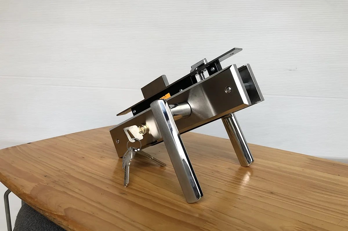 Khóa Việt Tiệp 04824 lắp cửa chính, chất liệu inox 304