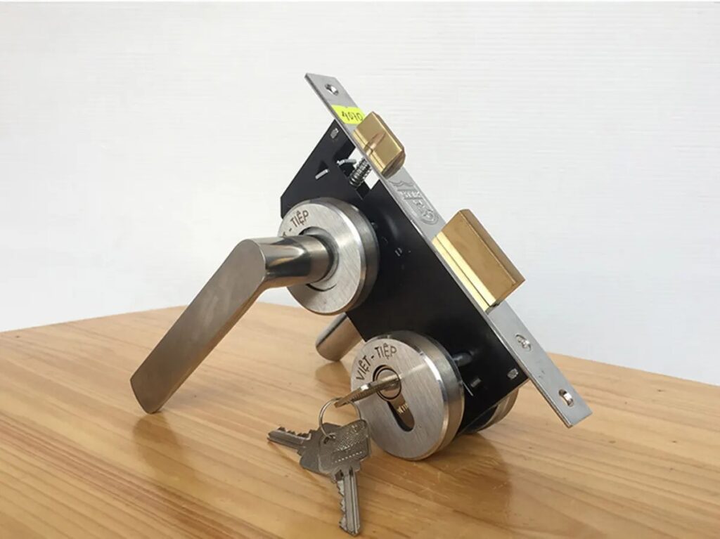 Ảnh thật khóa việt tiệp 04070