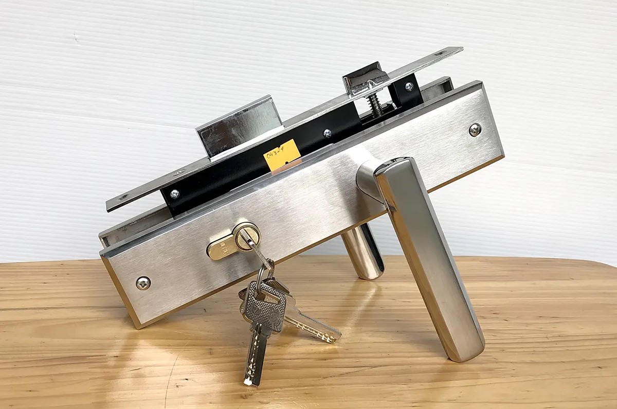 Khóa Việt Tiệp 04824 lắp cửa chính, chất liệu inox 304