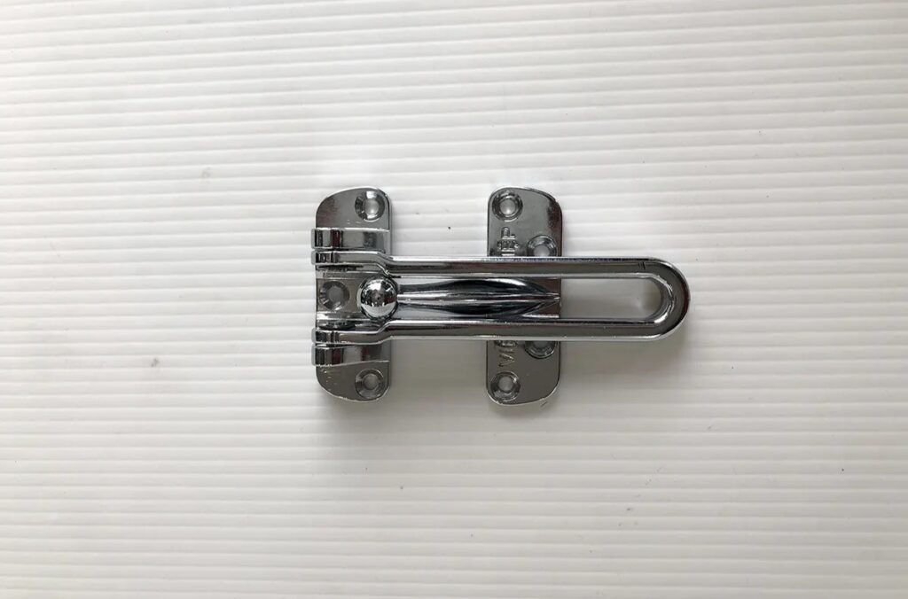 Móc cửa Việt Tiệp 10110, chất liệu hợp kim, lắp cửa chung cư, nhà nghỉ, khach sạn