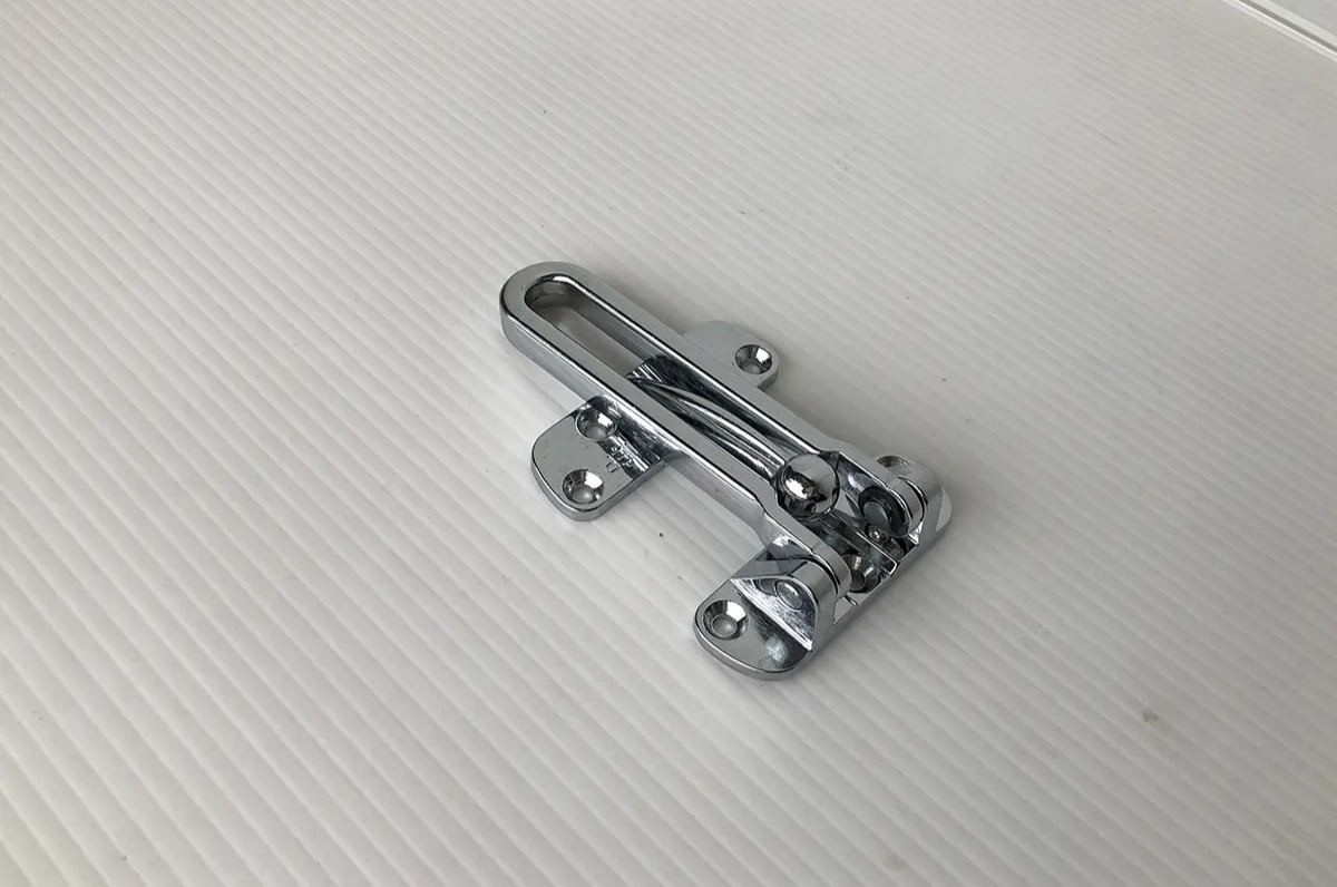 Móc cửa Việt Tiệp 10110, chất liệu hợp kim, lắp cửa chung cư, nhà nghỉ, khach sạn